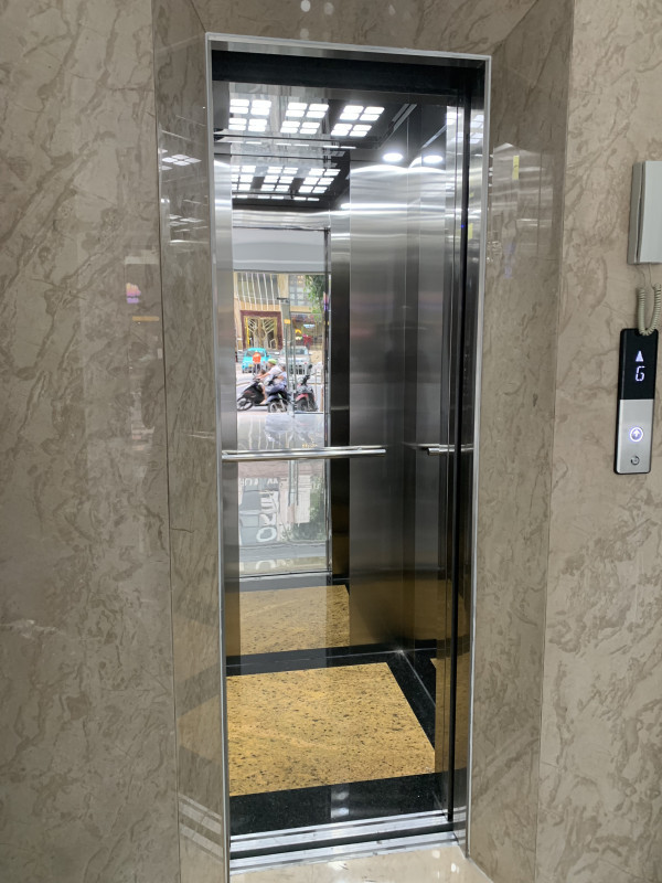 Thang anh Hiếu sử dụng cho văn phòng công ty Dương Quảng Hàm - Gò Vấp